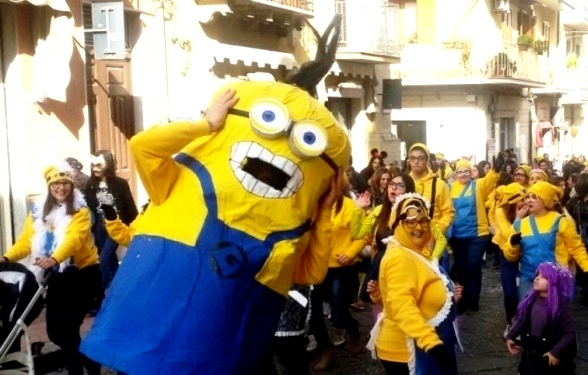 Il Carnevale di Niscemi, con la "Maschera più bella" e il rogo del pupazzo di "Peppe Nappa"